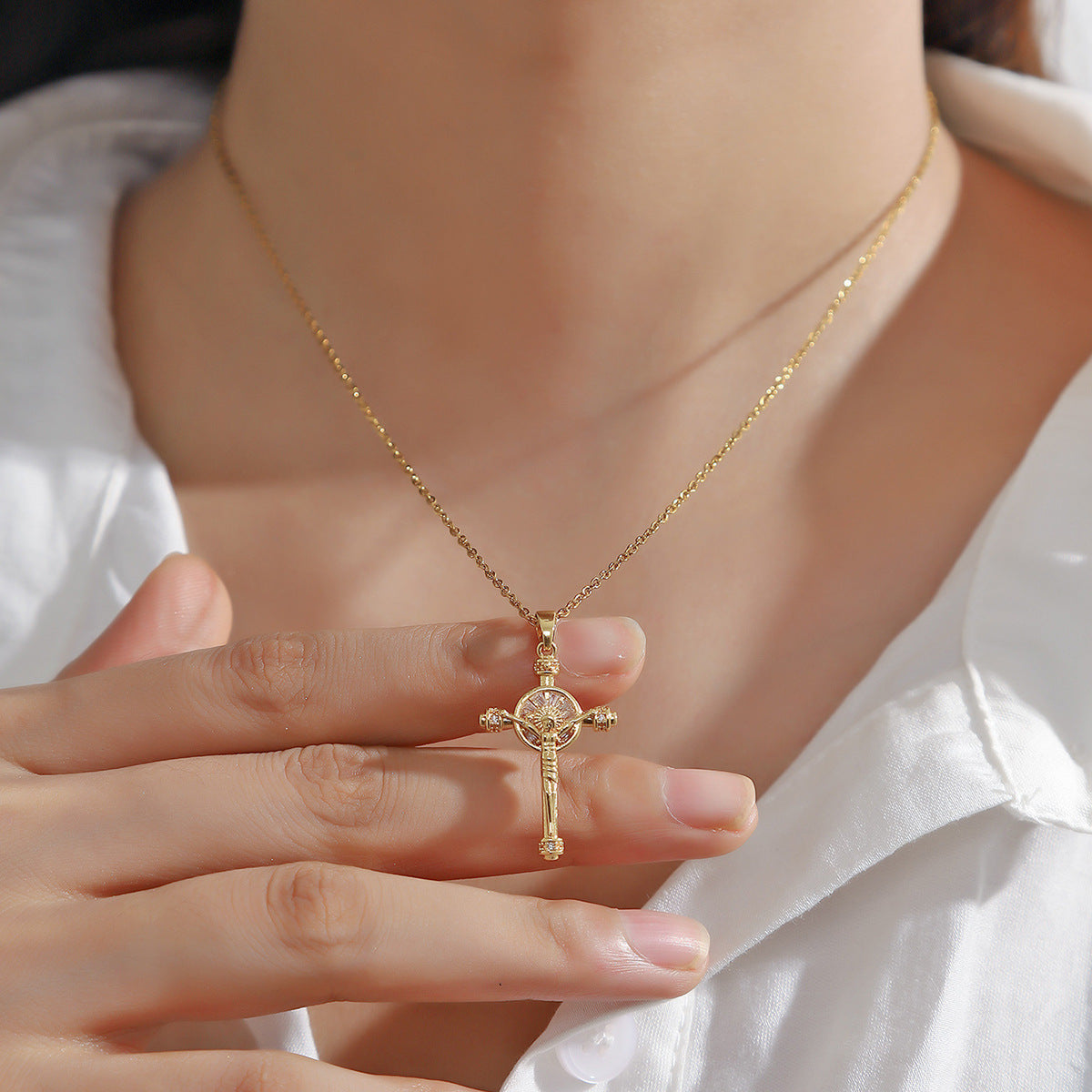 European And American Vintage Cross Luxury Clavicle Chain